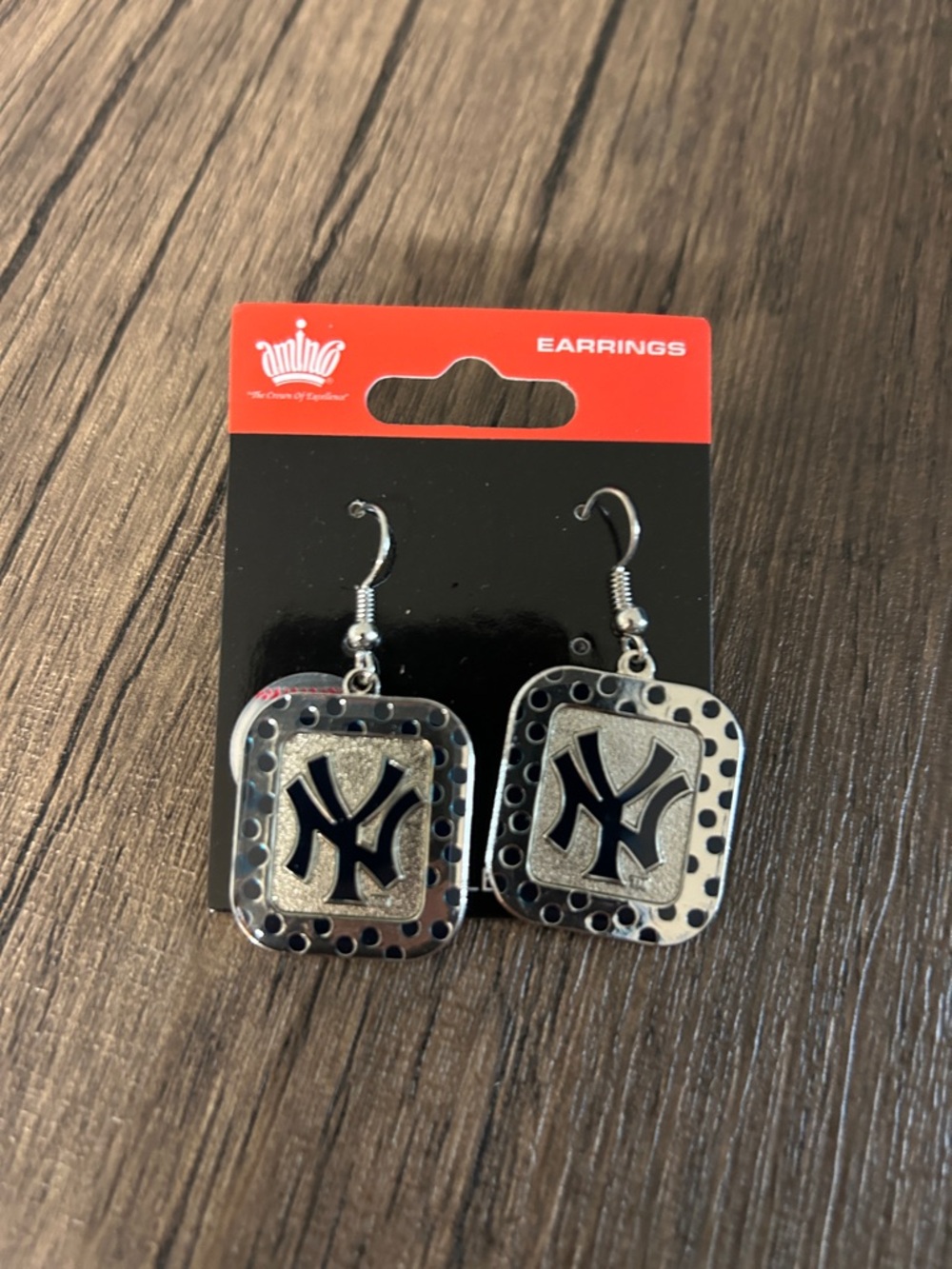 NY Yankees Silver-Tone Team Logo Drop Earrings